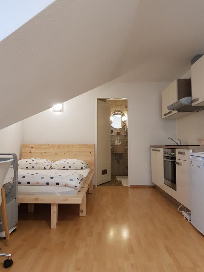 לינדאו Sonniges Dach-Ferienzimmer מראה חיצוני תמונה