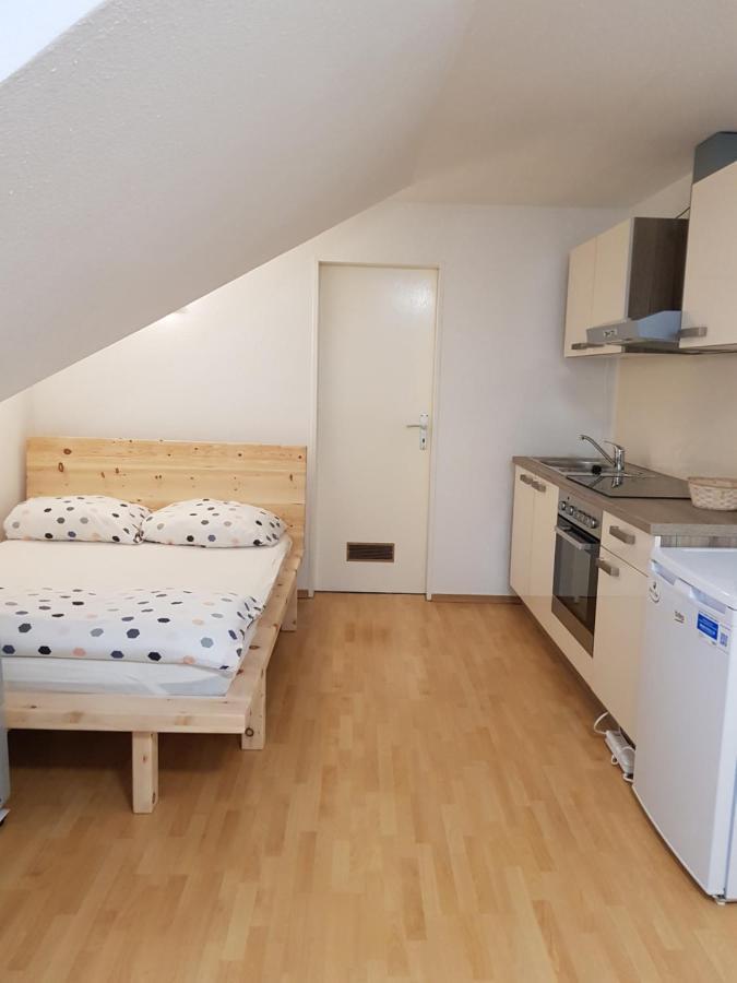 לינדאו Sonniges Dach-Ferienzimmer מראה חיצוני תמונה